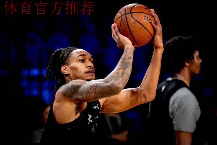 最后的调整！马刺社媒晒决赛前的球员训练组图，福克斯出镜